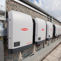 Inverter para sa mga solar panel: mga uri ng aparato, pangkalahatang-ideya ng modelo, mga tampok ng koneksyon