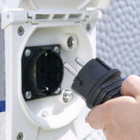 Vochtbestendige stopcontacten: een overzicht van kansen, waar te gebruiken en hoe te kiezen