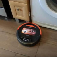Pangkalahatang-ideya ng Polaris 0610 Robot Vacuum Cleaner: nararapat bang maghintay ng isang himala para sa ganoong uri ng pera?