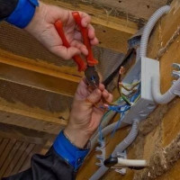 Thợ điện trong nhà gỗ: sơ đồ + hướng dẫn lắp đặt