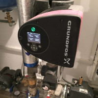 Verplicht circulatiewaterverwarmingssysteem: schema's, implementatiemogelijkheden, technische details