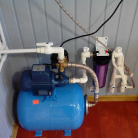 Een pompstation aansluiten op een put: regels voor het organiseren van autonome watervoorziening