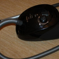 Pangkalahatang-ideya ng Bosch BSG 62185 vacuum cleaner: bag o lalagyan - pinili ng gumagamit