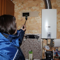 Wat zijn de boetes voor het ongeautoriseerd aansluiten van een gaskolom, vervanging en overdracht?