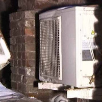 Installatie van een externe airconditioning unit op zolder: de mogelijkheid om technische details op te lossen en te analyseren