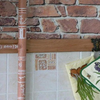 Hoe een gasleiding in de keuken te verbergen: camouflagemethoden en regels voor het installeren van de doos