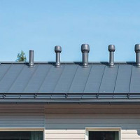 Installatie van ventilatie op het dak: installatie van de ventilatie-uitlaat en luchttoevoereenheden