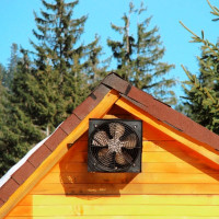 Ventilatie in een houten huis: regels om een ​​blokhut te voorzien van een luchtverversingssysteem
