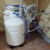 Ang haydroliko na nagtitipon mula sa pump station para sa isang reverse osmosis filter