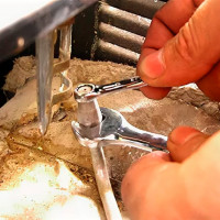 Vervanging van de sproeiers in de Hephaestus gasfornuis: een gedetailleerde handleiding voor het vervangen van sproeiers