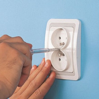 Hoe een dubbel stopcontact aansluiten: een dubbel stopcontact in één stopcontact installeren