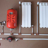 Bể mở rộng để sưởi ấm kín: nguyên lý hoạt động và thiết bị + cách chọn và cài đặt trong hệ thống