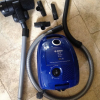Pangkalahatang-ideya ng Bosch GL 30 vacuum cleaner: isang empleyado sa badyet sa isang karaniwang pagsasaayos - praktikal at walang mga frills