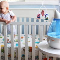 Voors en tegens van een luchtbevochtiger voor een baby: een echte beoordeling van het gebruik