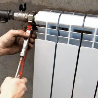 Doe-het-zelf zuinige garageverwarming: hoe warmteverlies te verminderen en hoe beter het wordt verwarmd