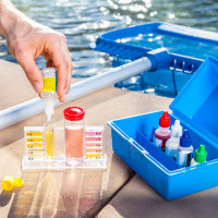 Stollingsmiddelen voor waterzuivering in het zwembad: hoe te kiezen + toepassingsregels