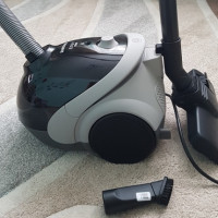 Suriin ang cleaner ng Samsung SC5241: isang kapaki-pakinabang na aparato para sa pera