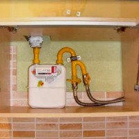 Hoe een gasmeter in de keuken te verbergen: normen en vereisten + populaire vermommingsmethoden