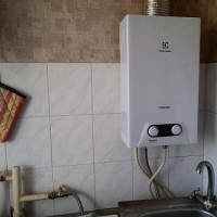 Faible pression d'eau chaude de la colonne de gaz: raisons de la baisse de pression + instructions de nettoyage