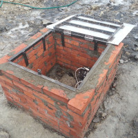 Hoe u met uw eigen handen een caisson voor een put kunt maken: apparaatopties en methoden voor de implementatie ervan