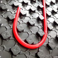 Mat para sa underfloor heat: mga tip sa pagpili ng + gabay sa estilo