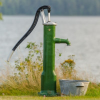DIY ręczna pompa wodna: przegląd najlepszych domowych produktów