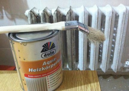 Hoe en hoe een verwarmingsradiator te schilderen