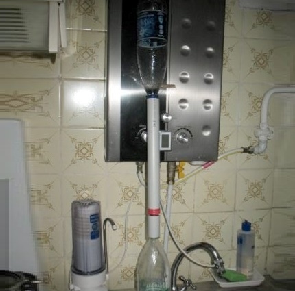 Ang filter na gawa sa bahay para sa paglilinis ng tubig sa kusina