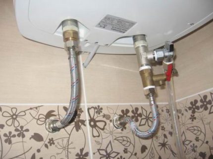 Moet ik het water uit de kachel laten lopen