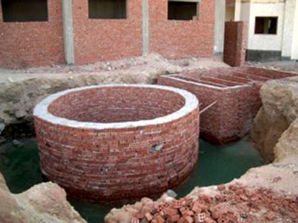 Brick ng mabuti para sa autonomous sewage