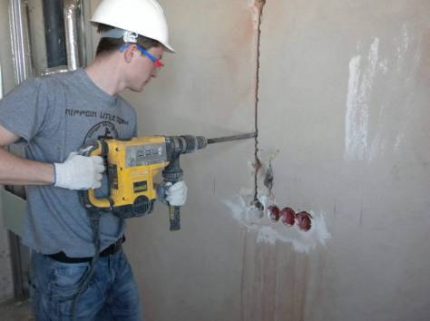 Muurjagen voor bedrading