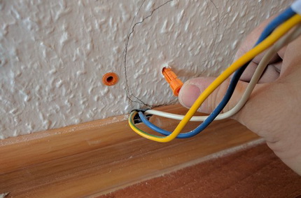 Een stopcontact installeren