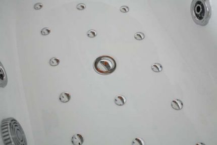 Mainit na mga nozzle ng tub