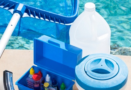 Paglilinis ng tubig sa pool ng mga flocculant