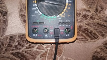 Zwarte sonde in COM-connector