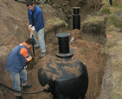 Sealing voids around the container