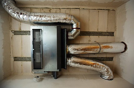 De details van berekeningen voor de organisatie van luchtverwarming van een landhuis