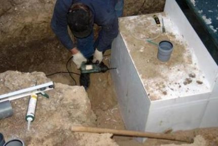 Installatie van septic tank Topas