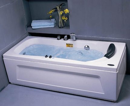 Rectangular Jacuzzi