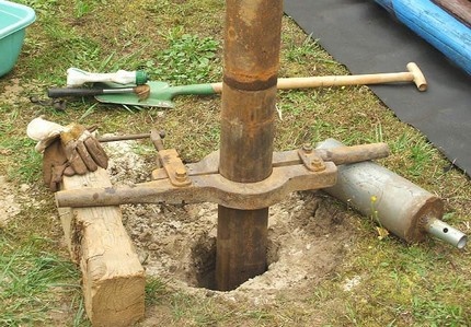 Hoe maak je een put in het land met een omhulsel