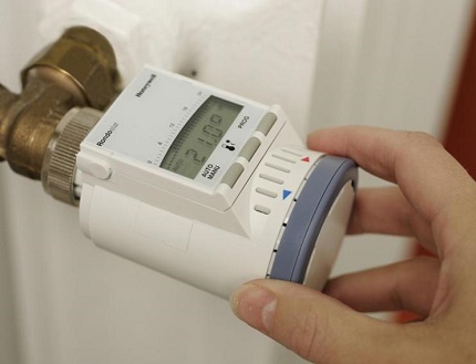 Elektronisch type temperatuurregelaars in batterijen