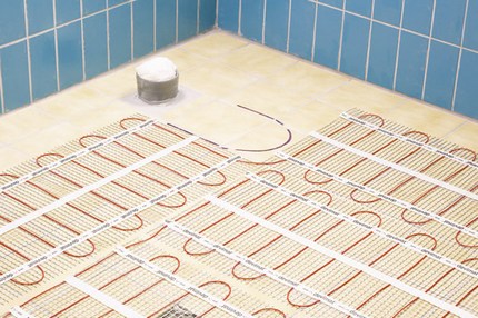 La combinaison d'un câble électrique avec une tuile