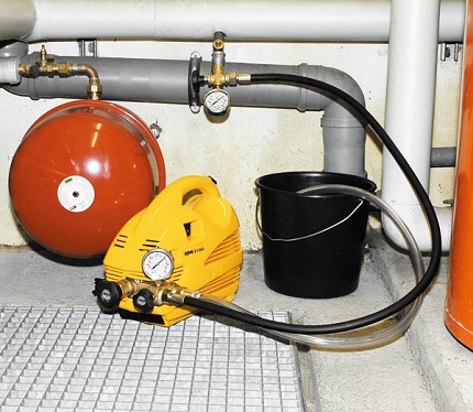 Doe-het-zelf elektrische pomp voor druktesten van verwarming