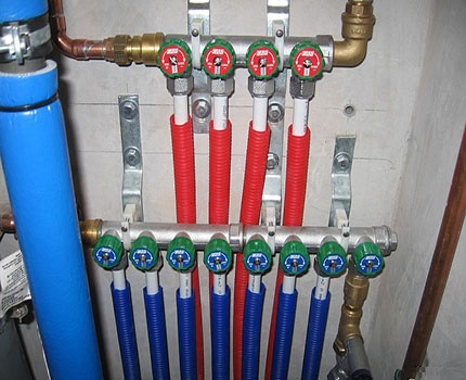 Een collector voor het verdelen van verwarming in een woonhuis