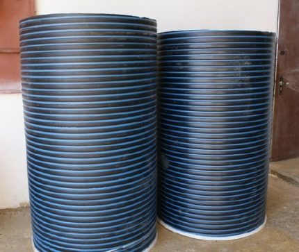 Ang mga sinulid na plastik na may sinulid