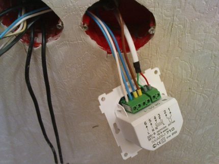 Aansluiting van regeleenheid en temperatuursensor