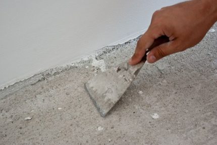 De basis voor een film warmte-isolerende vloer