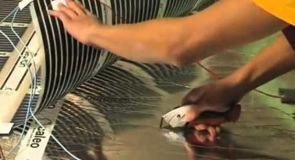 Installatie van een film vloerverwarmingssysteem
