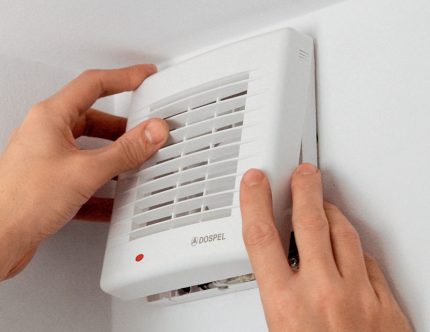 Installation d'une couverture décorative