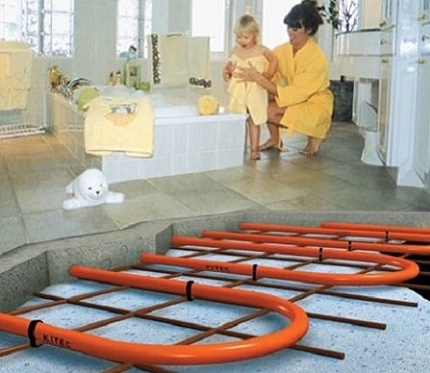 Ang pagtula ng mga tile sa isang sahig na pinainit ng tubig